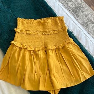 Ruffled yellow shorts